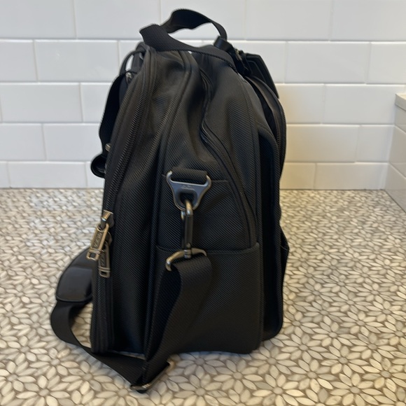 Unisex Tumi Alpha Ballistic Nylon 18" Boarding Tote in Black, OS- NWOT! - Picture 6 of 12